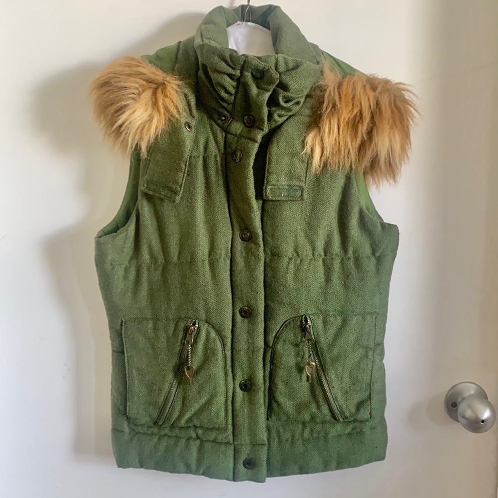 BB DAKOTA GREEN VEST MEDIUM